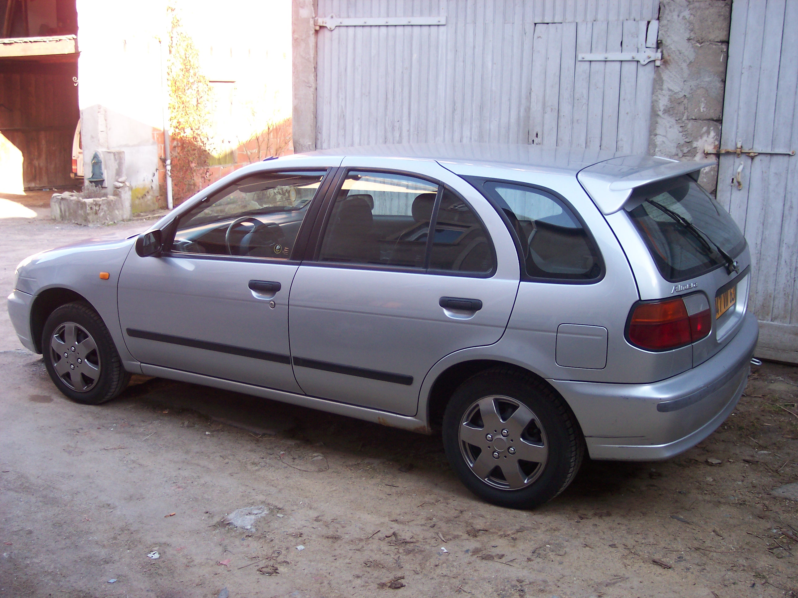 Nissan almera modelo 2000 #9