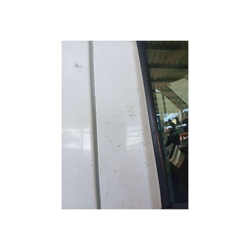 PUERTA DEL. DCHA.
