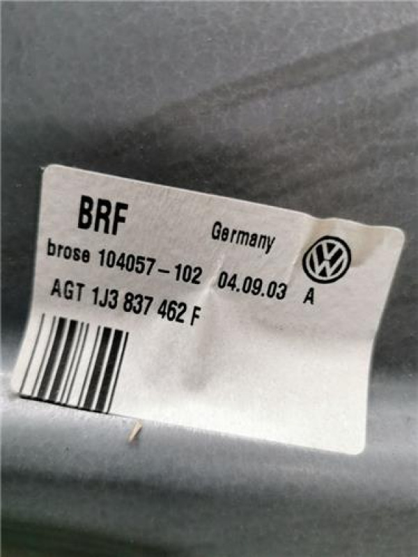 ELEVALUNAS ELECTRICO DCHO.