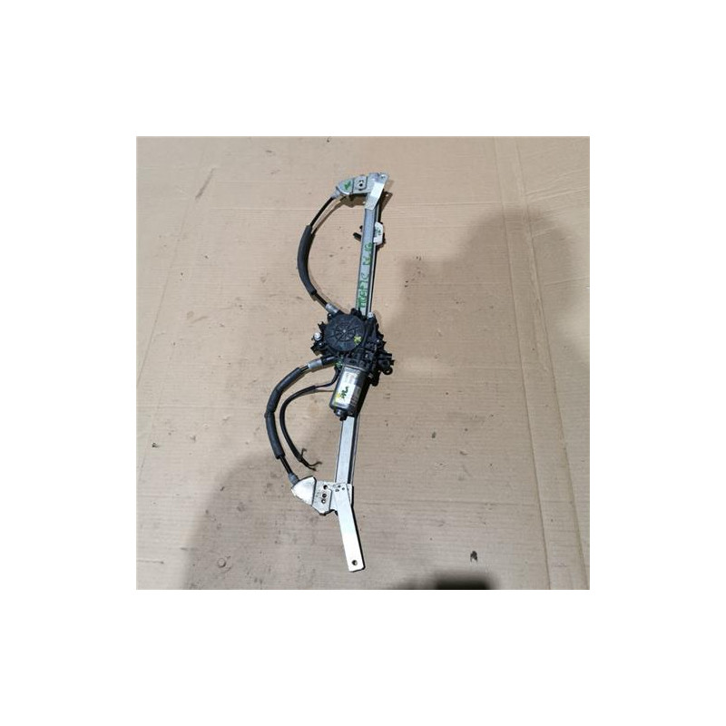 ELEVALUNAS ELECTRICO IZDO.