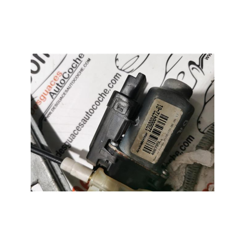 ELEVALUNAS ELECTRICO DCHO.