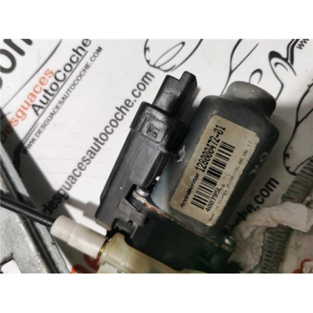 ELEVALUNAS ELECTRICO DCHO.