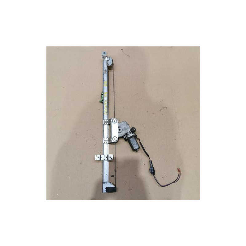 ELEVALUNAS ELECTRICO DCHO.