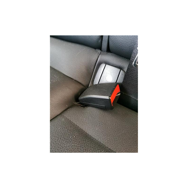 ANCLAJE CINTURON TRA. IZDO.