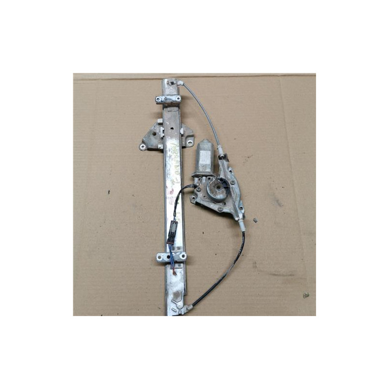 ELEVALUNAS ELECTRICO DCHO.