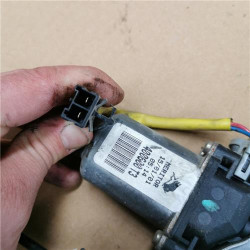 ELEVALUNAS ELECTRICO TRA. DCHO.