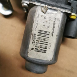 ELEVALUNAS ELECTRICO DEL. IZDO.