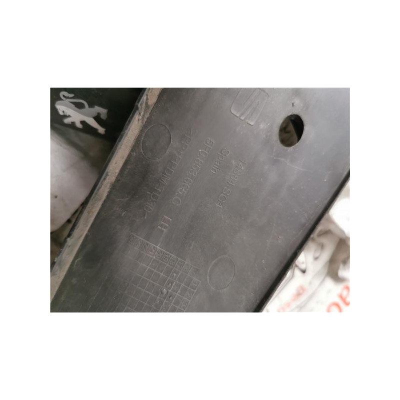 REJILLA PARAGOLPES DEL. IZDA.