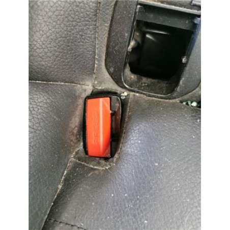 ANCLAJE CINTURON TRA. IZDO.