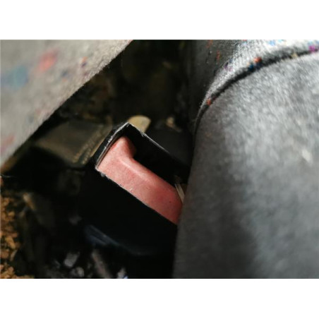 ANCLAJE CINTURON TRA. IZDO.