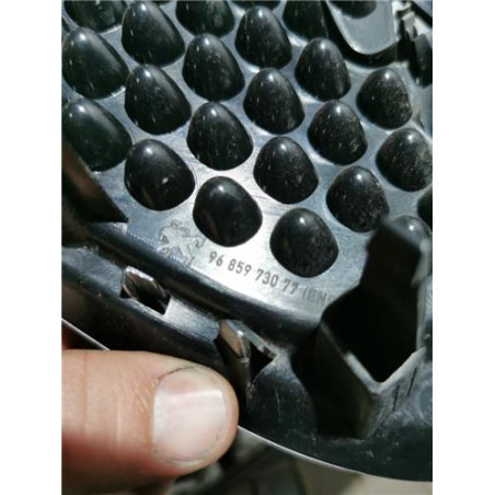 REJILLA PARAGOLPES DEL.