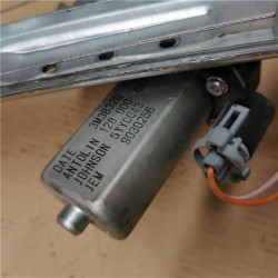 ELEVALUNAS ELECTRICO DEL. DCHO.