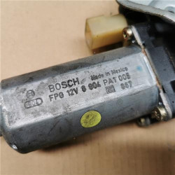 ELEVALUNAS ELECTRICO DCHO.