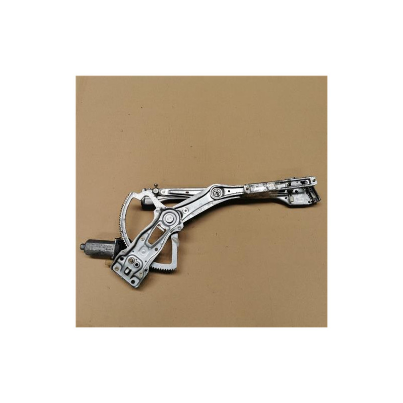 ELEVALUNAS ELECTRICO IZDO.