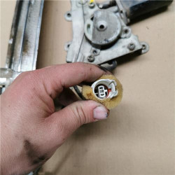 ELEVALUNAS ELECTRICO TRA. DCHO.