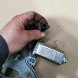 ELEVALUNAS ELECTRICO DEL. DCHO.