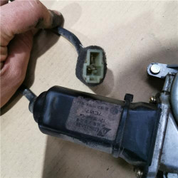 ELEVALUNAS ELECTRICO TRA. DCHO.