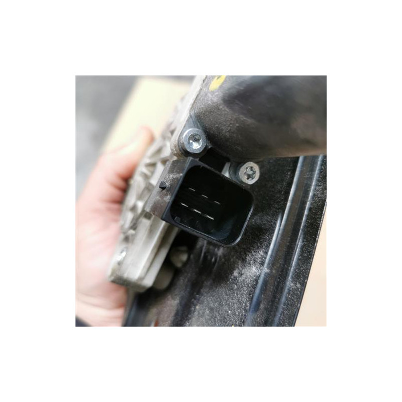 ELEVALUNAS ELECTRICO TRA. DCHO.