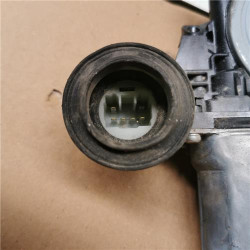 ELEVALUNAS ELECTRICO TRA. DCHO.