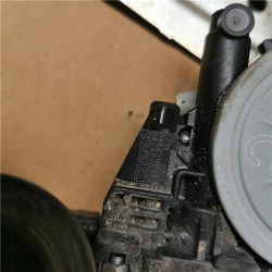 ELEVALUNAS ELECTRICO TRA. DCHO.