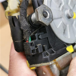 ELEVALUNAS ELECTRICO TRA. IZDO.