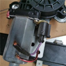 ELEVALUNAS ELECTRICO TRA. IZDO.