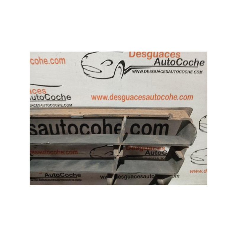 REJILLA PARAGOLPES DEL. CENTRAL