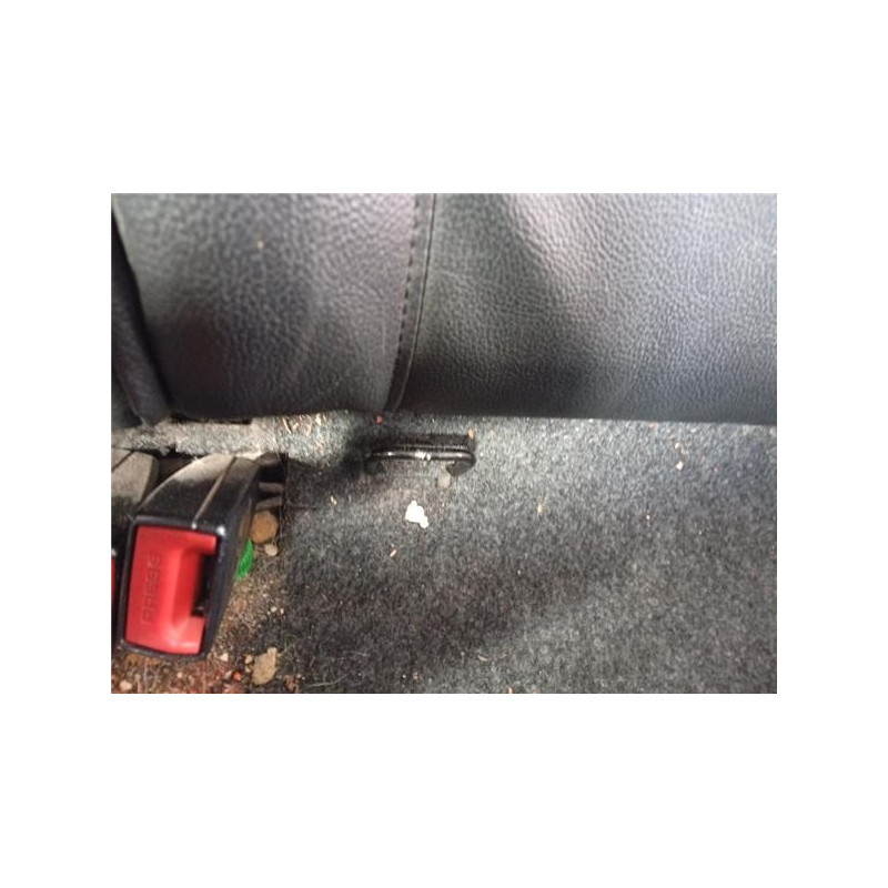 ANCLAJE CINTURON TRA. IZDO.