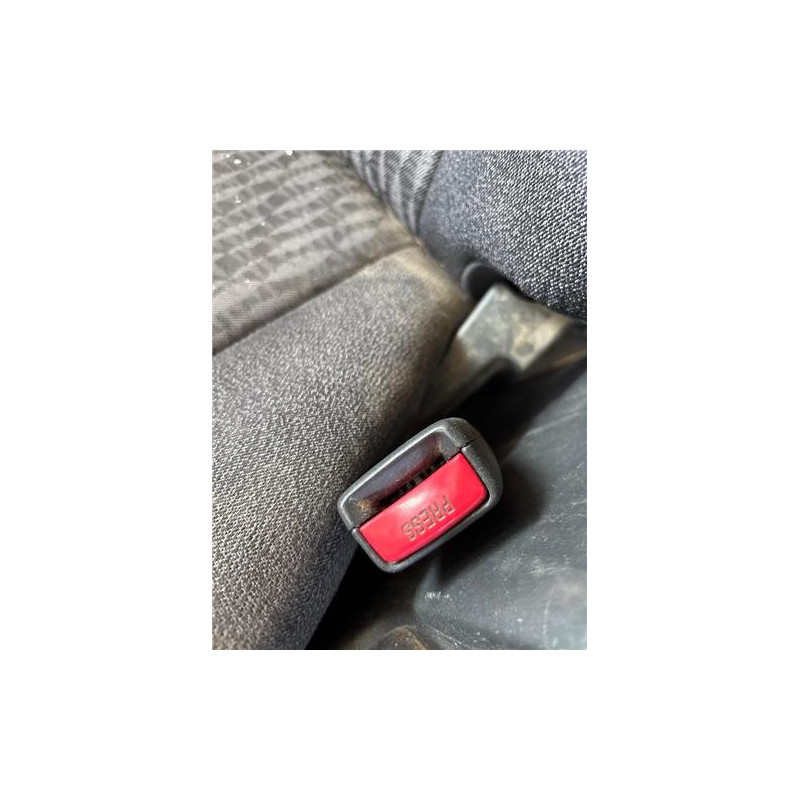 ANCLAJE CINTURON DEL. DCHO.