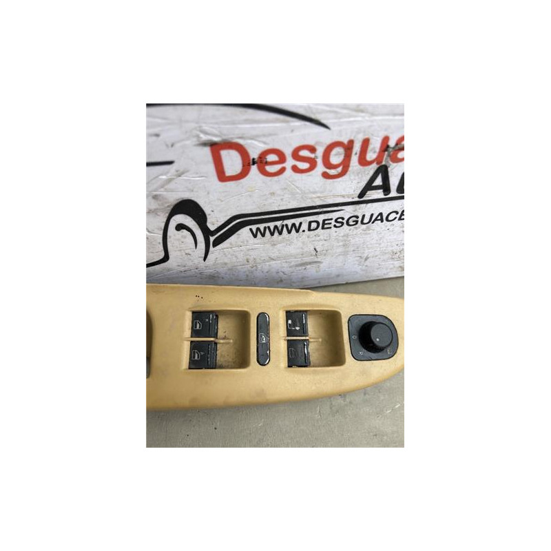 BOTONERA PUERTA DEL. IZDA.