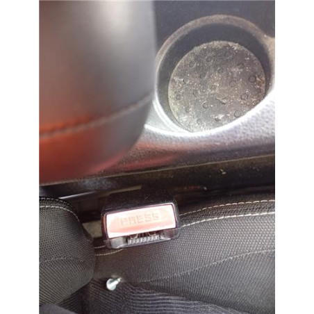 ANCLAJE CINTURON DEL. DCHO.