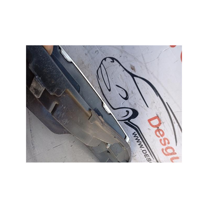 REJILLA PARAGOLPES DEL.