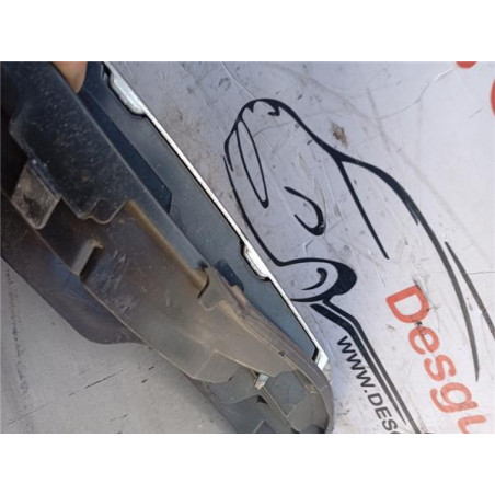 REJILLA PARAGOLPES DEL.