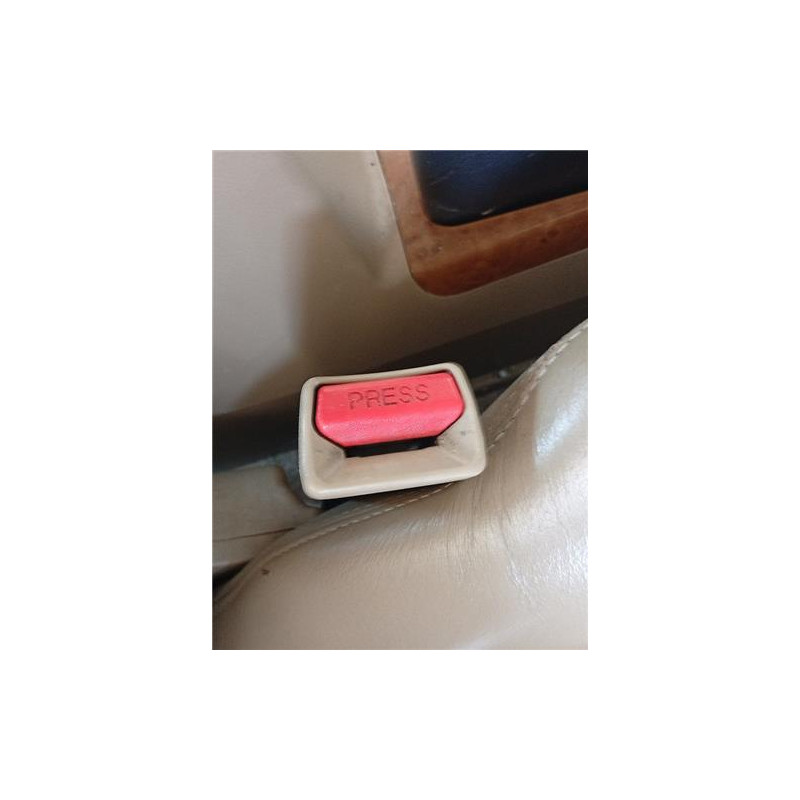 ANCLAJE CINTURON DEL. DCHO.