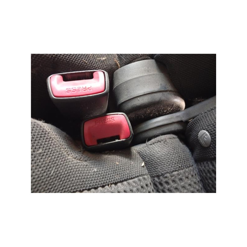 ANCLAJE CINTURON TRA. IZDO.