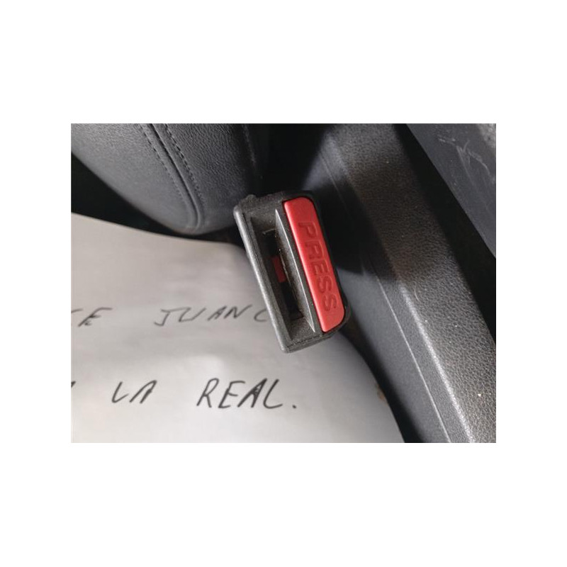 ANCLAJE CINTURON DEL. DCHO.