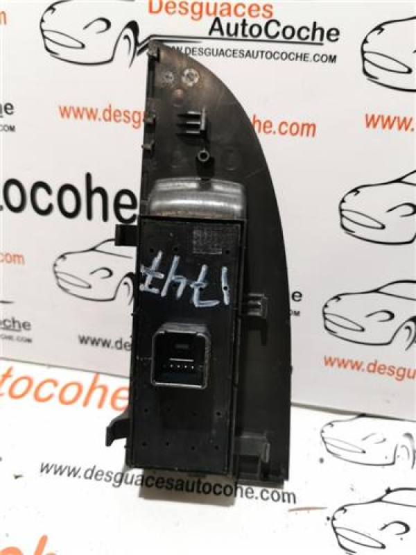 BOTONERA PUERTA DEL. IZDA.