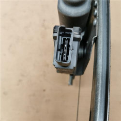 ELEVALUNAS ELECTRICO TRA. DCHO.