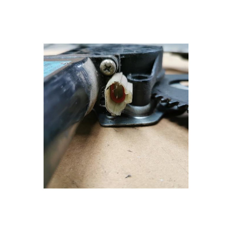 ELEVALUNAS ELECTRICO TRA. IZDO.