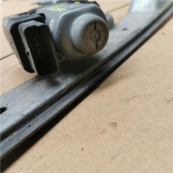 ELEVALUNAS ELECTRICO DEL. DCHO.