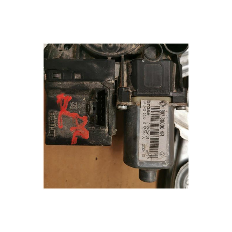 ELEVALUNAS ELECTRICO DEL. DCHO.