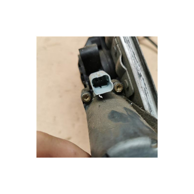 ELEVALUNAS ELECTRICO IZDO.