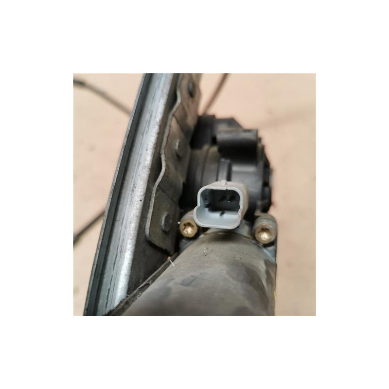 ELEVALUNAS ELECTRICO DCHO.