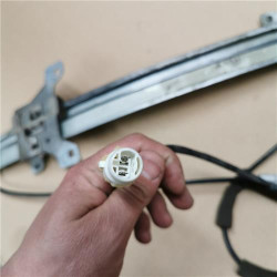 ELEVALUNAS ELECTRICO DCHO.