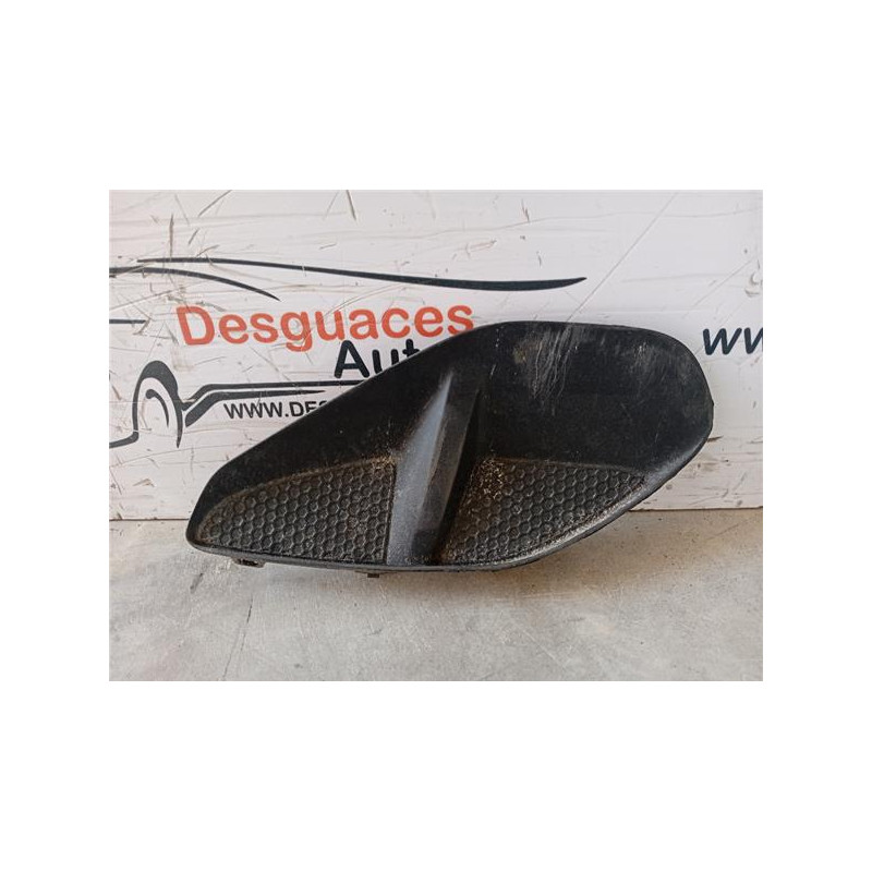 REJILLA PARAGOLPES DEL. IZDA.